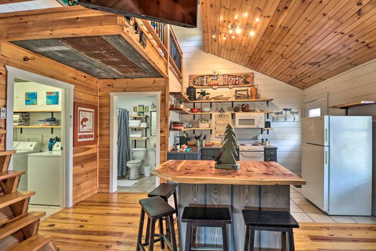 Cheery Pet-Friendly Studio w/ Shared Fire Pit — photo 4