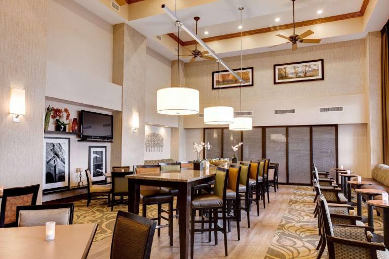 Hampton Inn & Suites Addison — photo 5