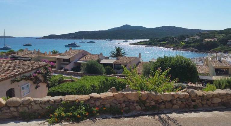 Serviced apartment with terrace & garden | Close to the beach | Pets allowed in Arzachena