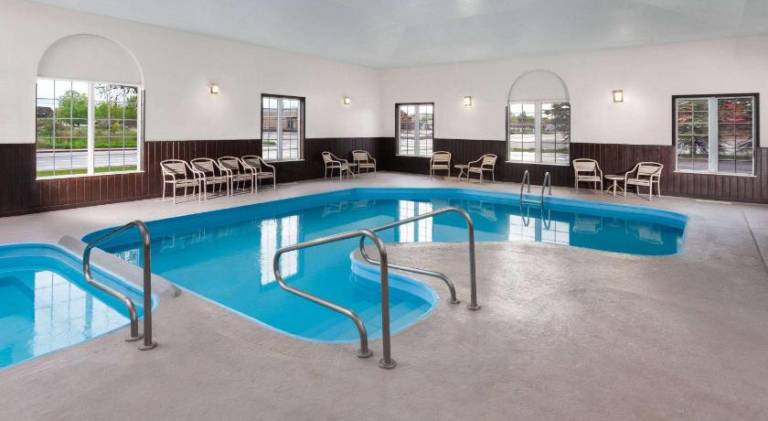 AmericInn by Wyndham Eagle River Downtown — photo 4