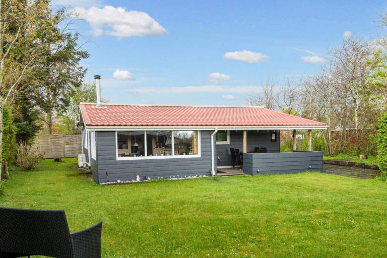 Vacation home with garden — photo 3