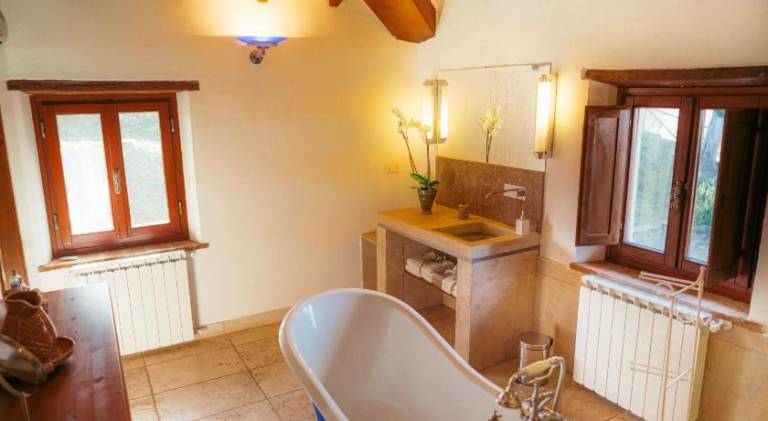 Lovely vacation home with garden, patio & pool | Pets allowed — photo 3
