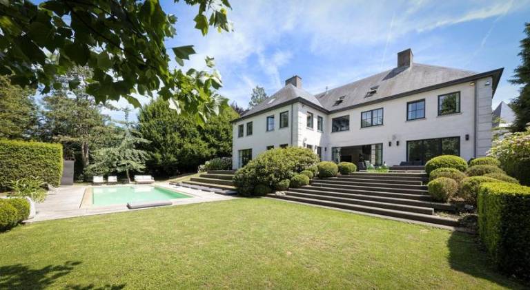 1000 m&sup2; Villa