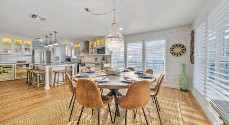 Fully equipped pleasant vacation home with pool & grill | Beach nearby | Pet-friendly — photo 4