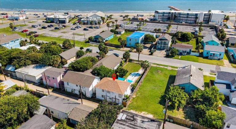 Vacation home with BBQ & terrace | Good for workation in Galveston, TX