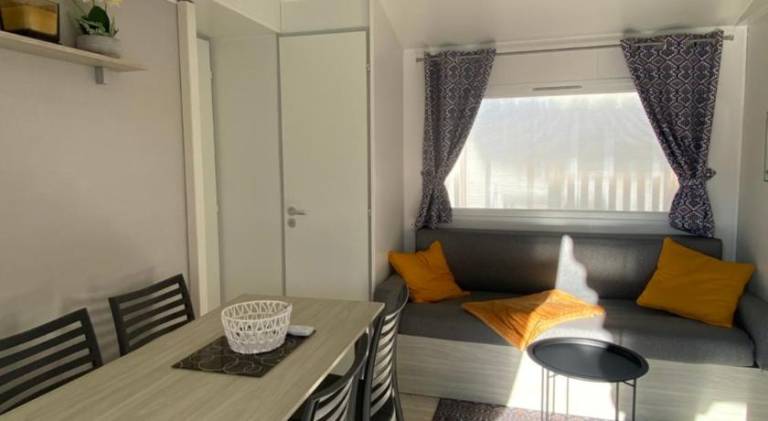 Mobil-home 5 personnes dans camping Mar Estang 4 etoiles avec acces a la plage — photo 4