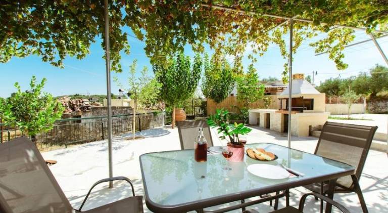 Vacation home with yard, barbeque & terrace — photo 5