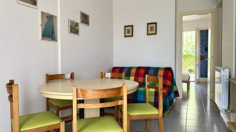 Apartment with garden — photo 4