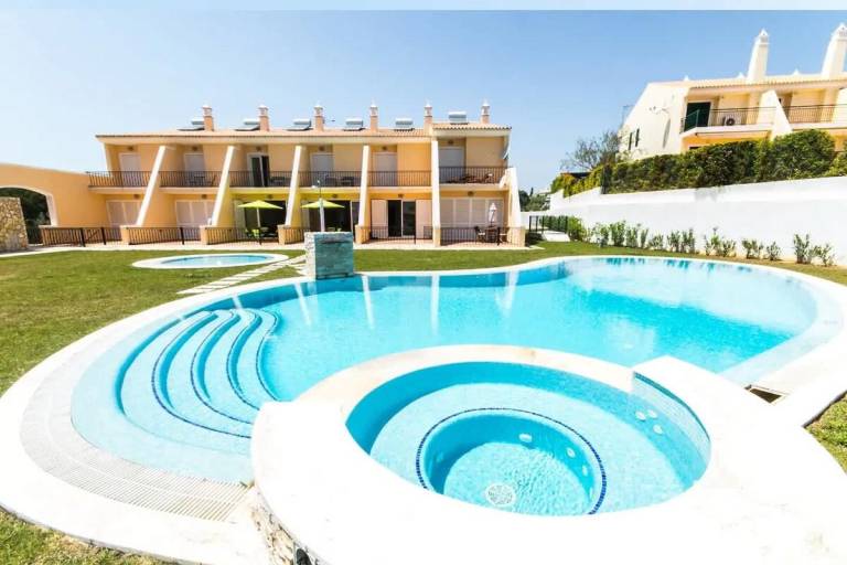 Villa Filipa III - Beachfront with Jacuzzi in Albufeira