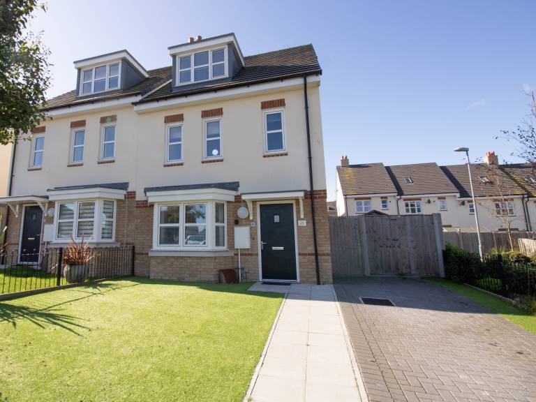Cottage with garden | Beach view in Weymouth