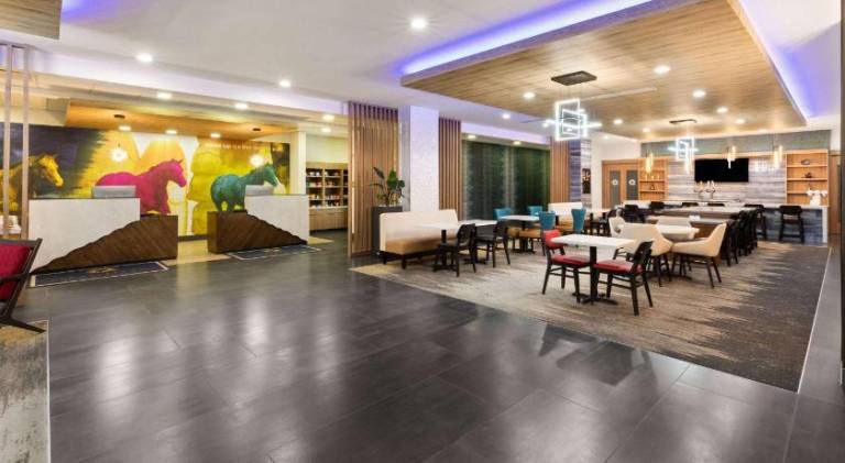 La Quinta Inn & Suites by Wyndham El Paso East Loop-375 — photo 2