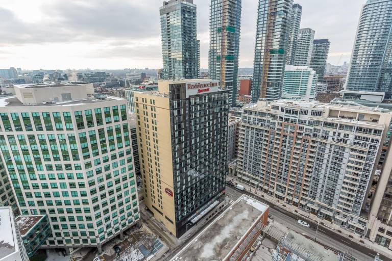 Toronto Rooms and Suites — photo 5