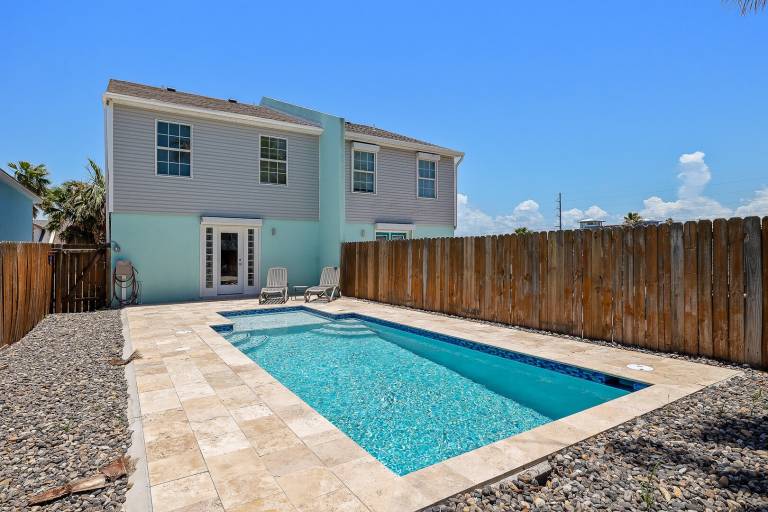 House with garden & pool in South Padre Island, TX