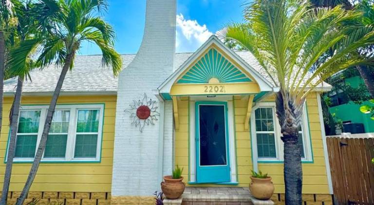 Holiday apartment | Suitable for remote work in St. Pete Beach, FL