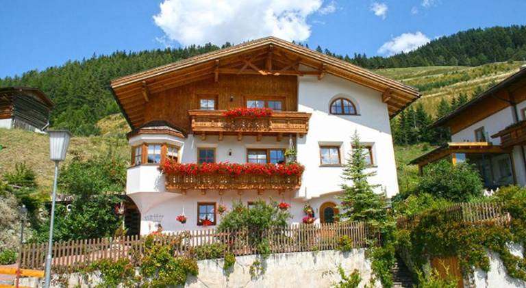 Holiday apartment with garden, patio & barbeque in Nauders