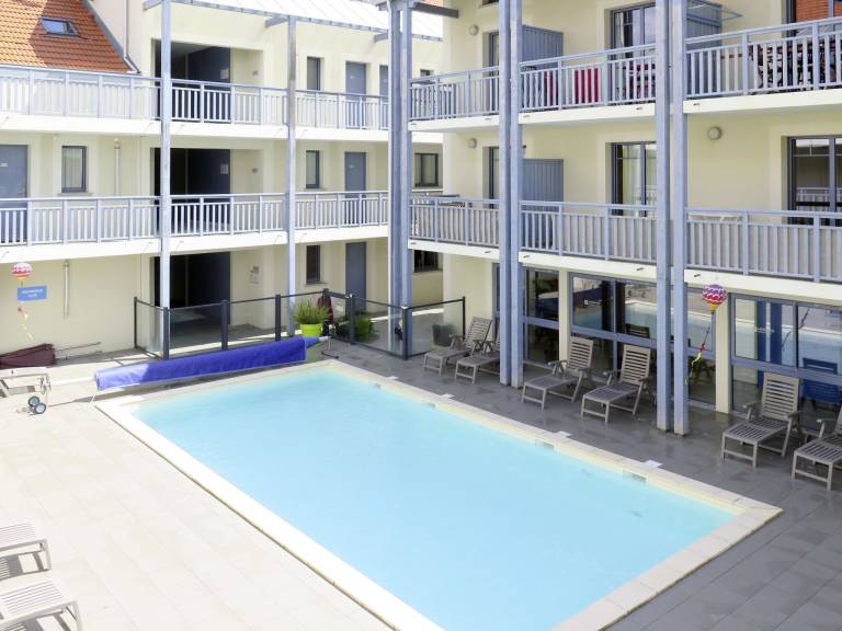 Rental apartment with heated pool, terrace & sauna | Close to the beach | Pets are welcome in Biscarrosse