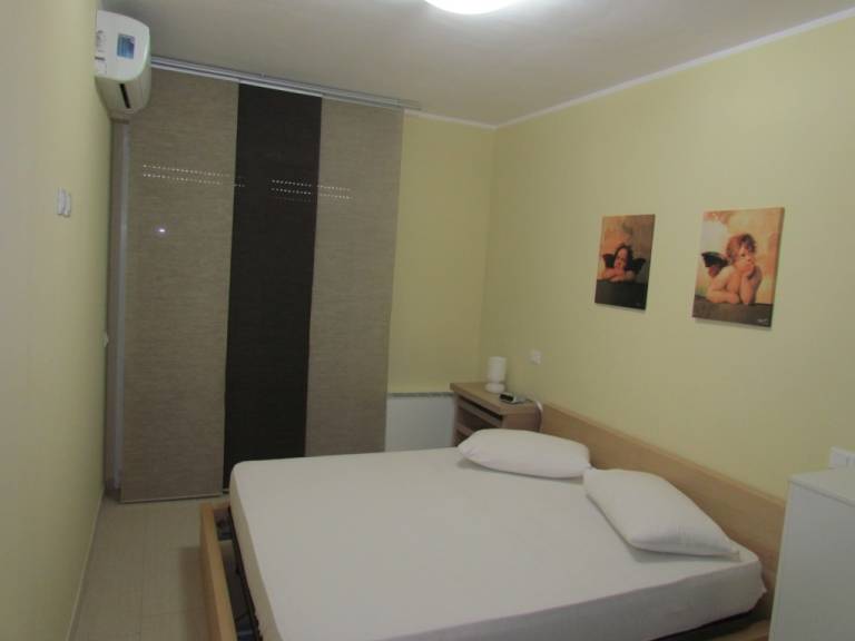 Rental apartment with yard & terrace — photo 4