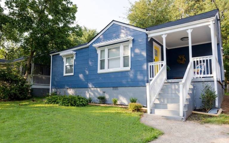 House with 2 rooms for 4 persons in College Park, GA