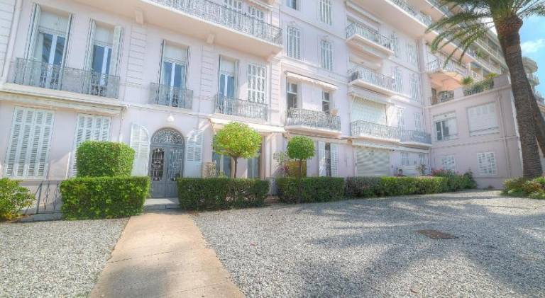 Holiday apartment | Next to the beach | Pets are welcome in Mougins