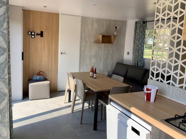 Mobile home with patio & heated pool — photo 5