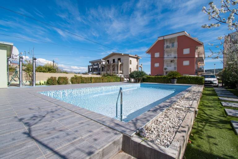 Charming holiday apartment with yard, private pool & patio | Pool view | Beach nearby | Pets allowed in Okrug
