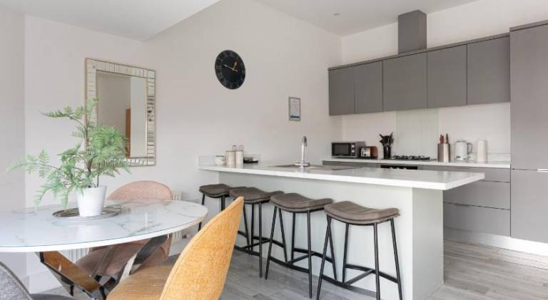 Luxury 2BR apartments by Luxus Fully Equipped Kitchen, Ormeau Park — photo 4