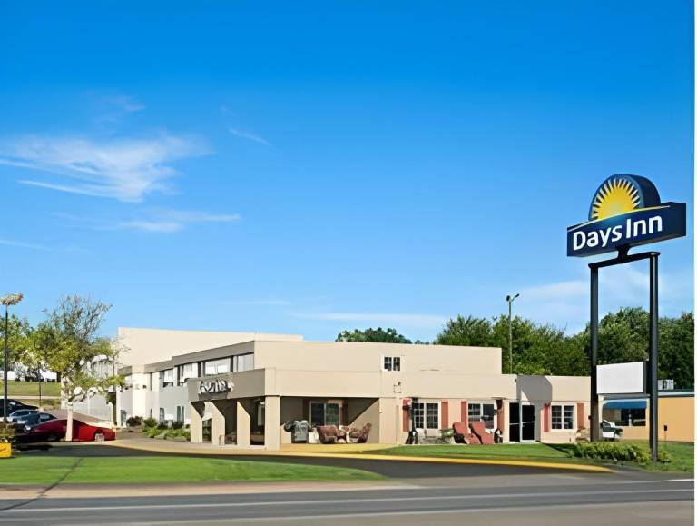 Days Inn by Wyndham Pierre