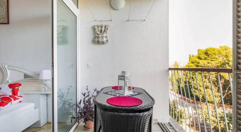 Apartment | Close to Gregory of Nin | Pets are welcome — photo 3