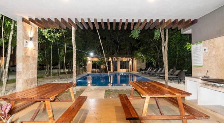 Apartment with pool — photo 3