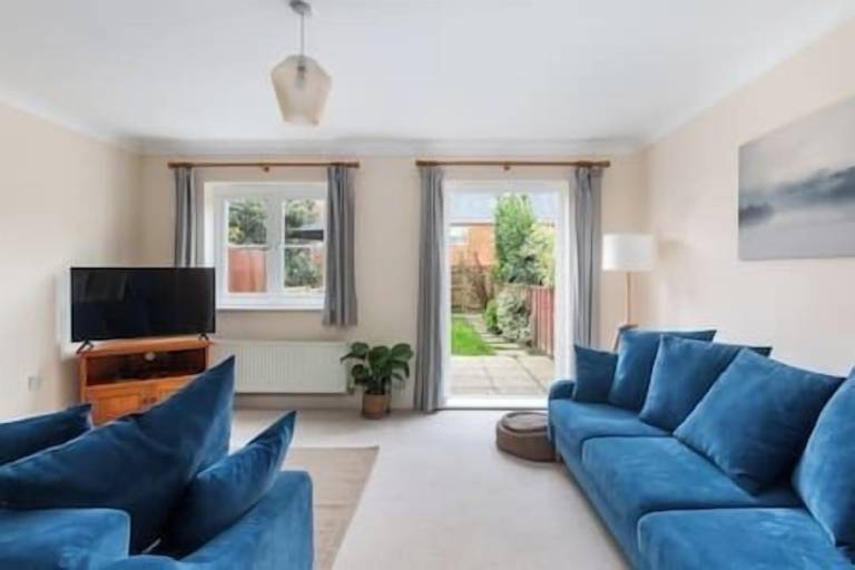 House  Tadworth