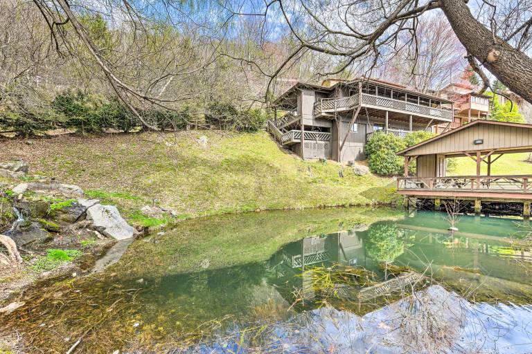 Best Location - Maggie Valley Cabin w/ Hot Tub! — photo 3