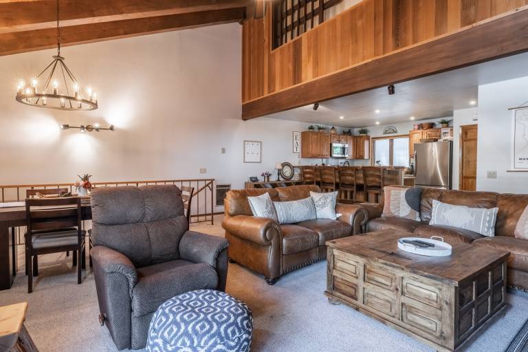 Vacation home with BBQ, yard & patio | Lake view — photo 2