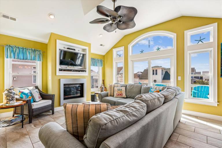 Private heated pool, hot tub, gameroom, pool table, Pet friendly! — photo 4