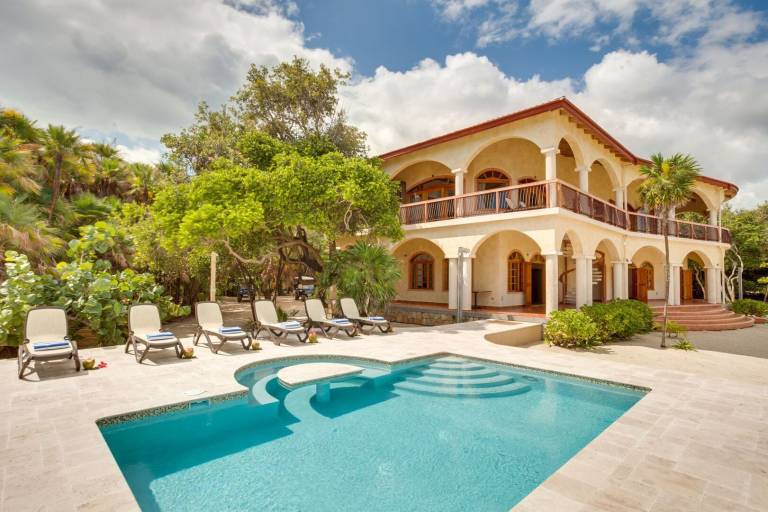 House Placencia