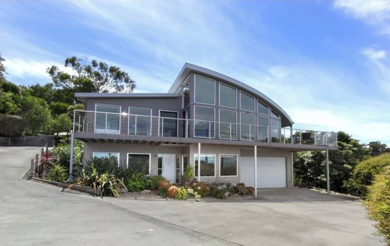 House Lake Tyers Beach