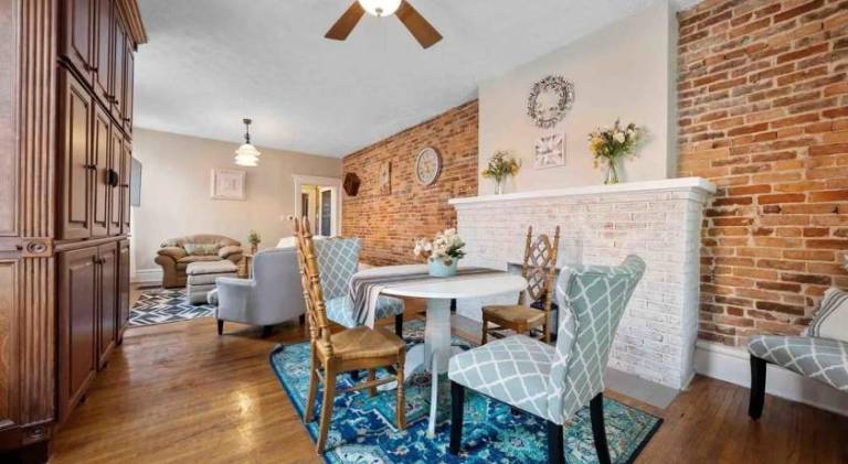 Vacation home with terrace, barbecue & yard — photo 3