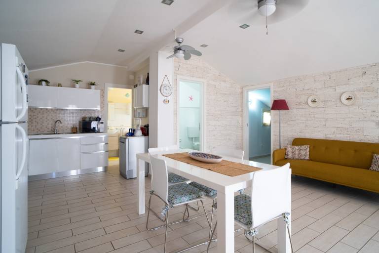 Fully equipped rental apartment with grill, fast internet & patio | City view | Close to the beach | Pets are welcome — photo 5