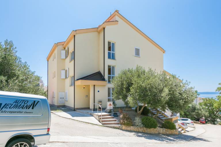 Charming studio with BBQ, yard & patio | Sea view | Beach nearby | Pets are welcome in Tucepi