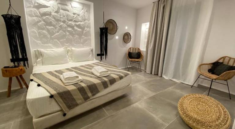 Serviced apartment with patio & pool | Dogs allowed in Naxos