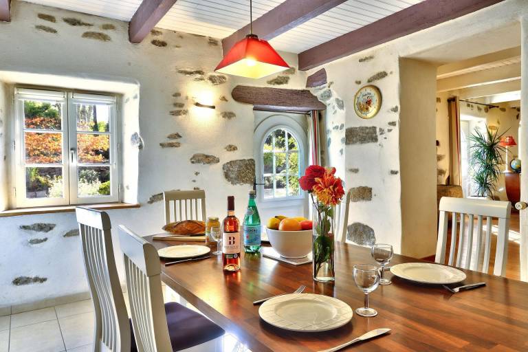Vacation home with patio, barbecue & yard | Nature view — photo 4