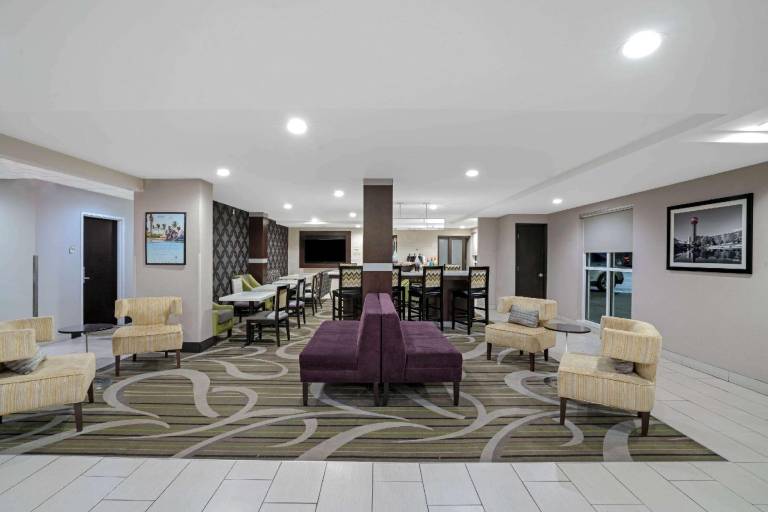 La Quinta Inn & Suites by Wyndham Knoxville North I-75 — photo 2