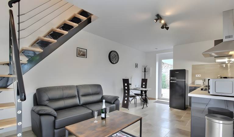 Gîtes des Lacs - Le Muscat: Shared Pool, Sauna & Jacuzzi, Private Terrace, Wi-Fi in Dinan