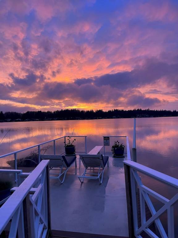 Cabin  Lake Goodwin