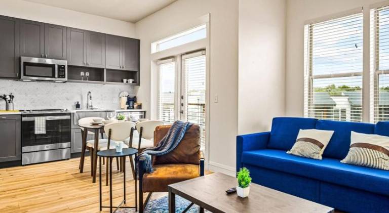 Luxurious New Unit 1Bd1Ba Pool, Golf Sim — photo 2