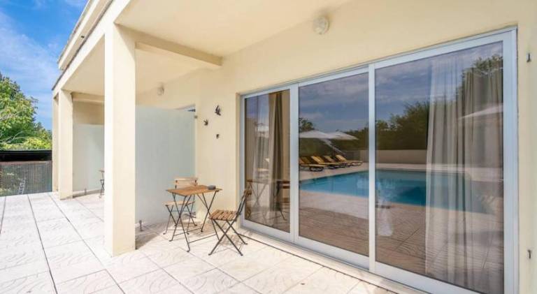 Vacation home with terrace, yard & barbecue — photo 3