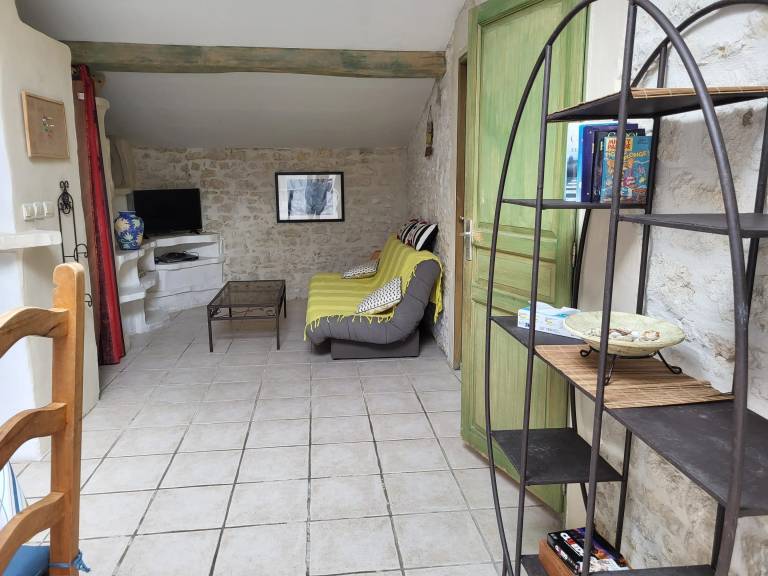 House with pool, patio & BBQ — photo 4