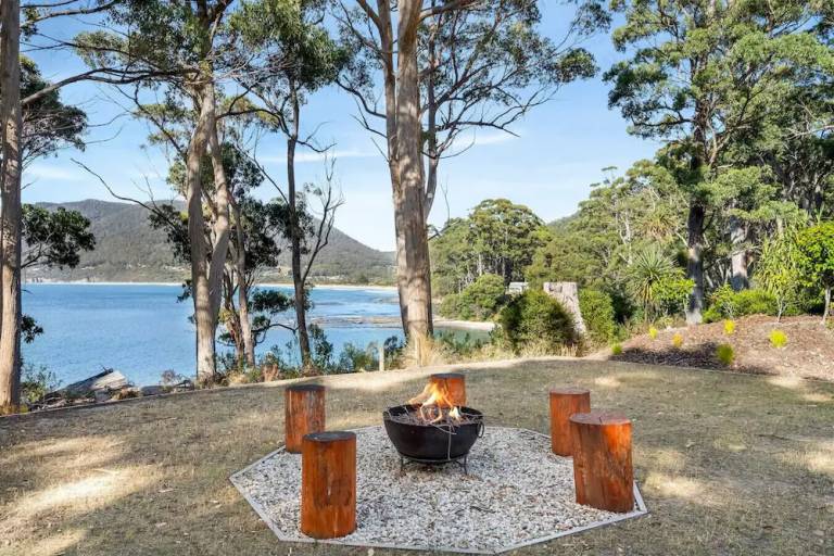 House  Eaglehawk Neck