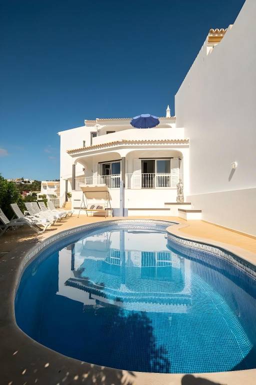 Villa with BBQ, private pool & garden in Albufeira