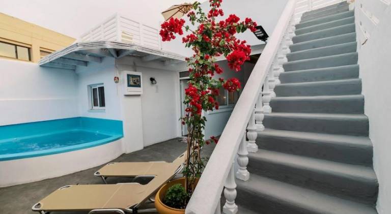 Vacation home with pool — photo 5