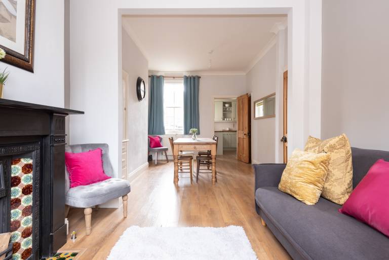 Vacation home with fast internet | Close to Shambles | City view | Pet-friendly — photo 2